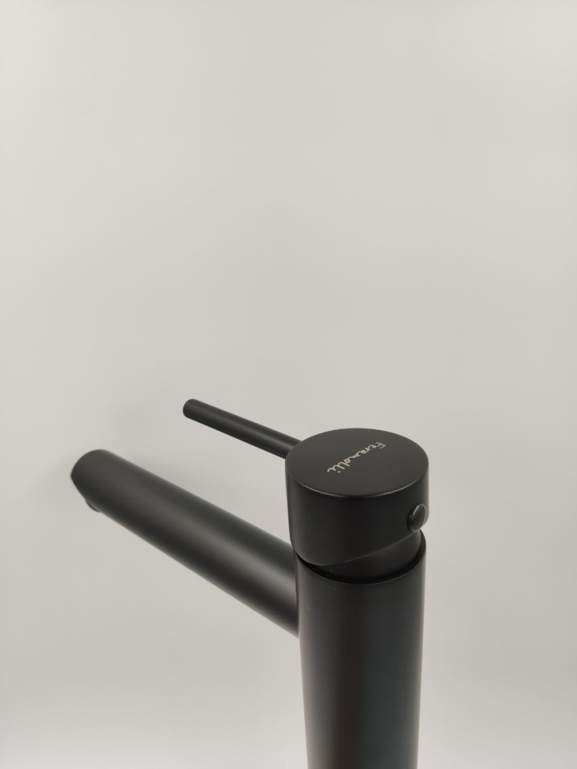 Изображение товара Смеситель для раковины Feramolli Ele BL648H, черный от магазина N&M Home