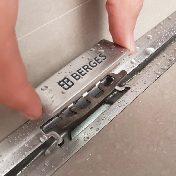 Изображение товара Желоб BERGES водосток SIMPEL 400, матовый хром, S-сифон D50/105 H50 вертикальный от магазина N&M Home